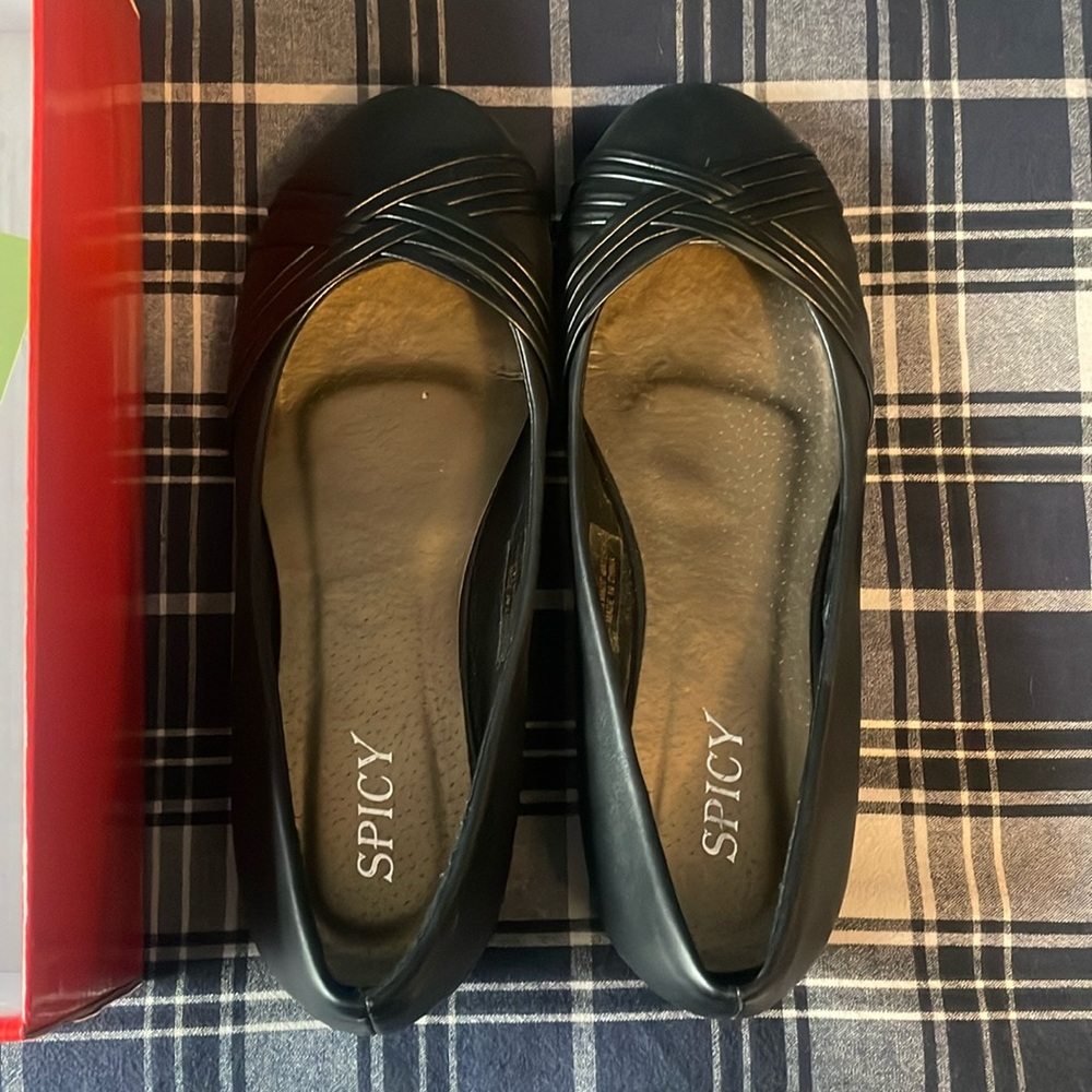Like new - Black Spicy flats